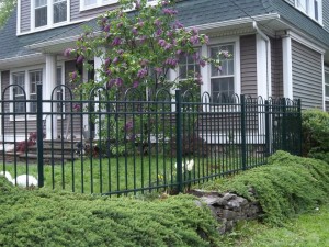 New Castle Style green aluminum fence